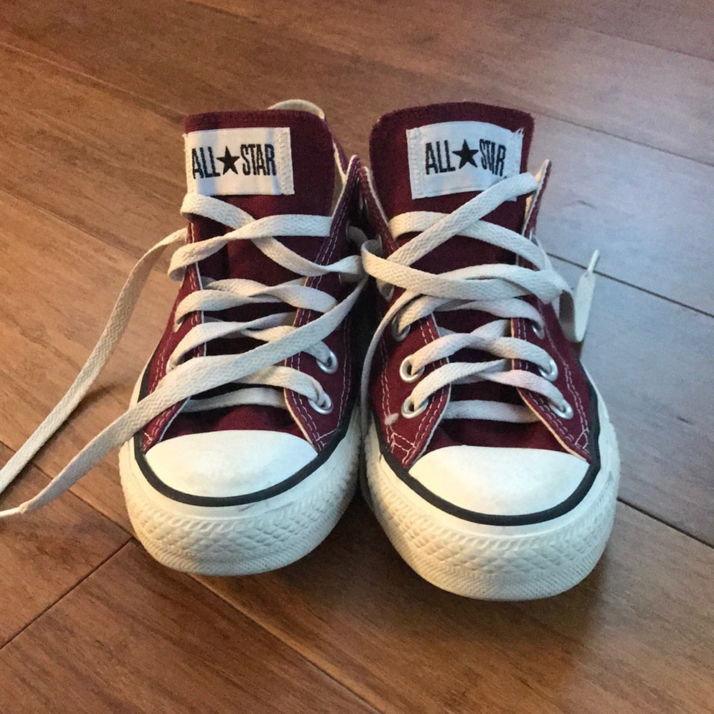 Maroon converse